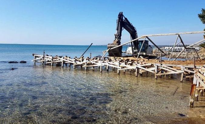 İskelesi yıkılan 10 işletmeci: Bizi korona değil, Didim Belediyesi vurdu