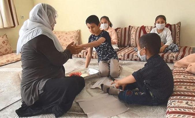 Asırlardır bayramı kına yakarak karşılıyorlar