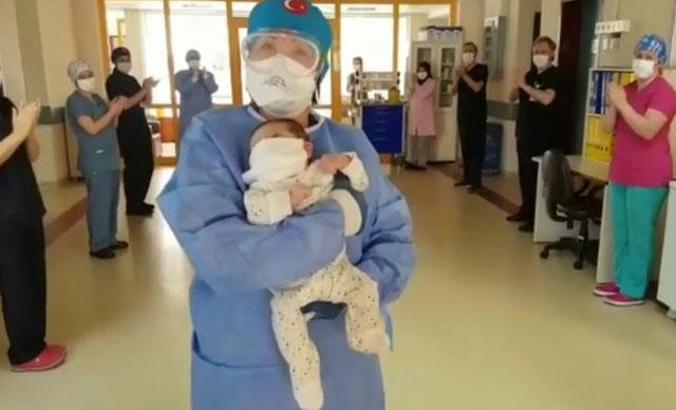 45 günlük bebek, koronavirüsü yendi