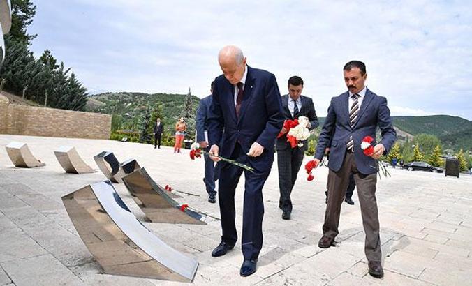 Bahçeli, Ülkücü Şehitler Anıtı'nı ziyaret etti