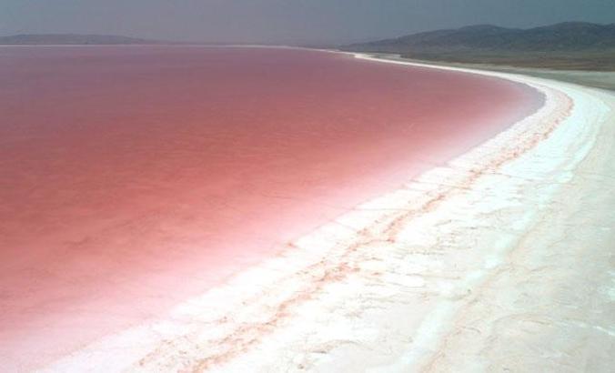 Tuz Gölü pembe renge büründü