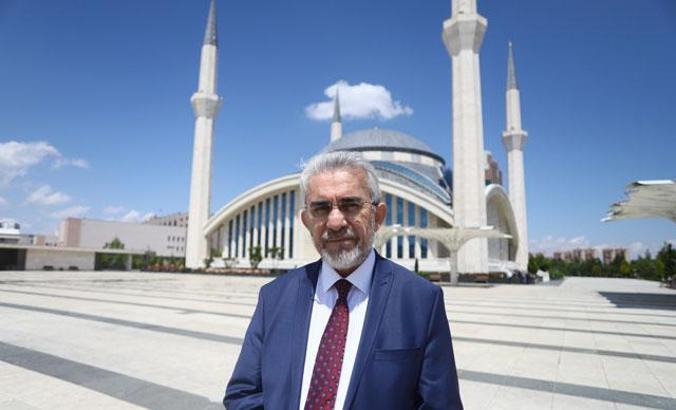 Ankara Müftüsü: Farz camide kılınacak, sünnet ve tespihat evde olacak
