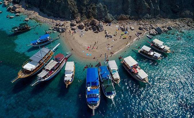 Antalya Valisi bu sözlerle duyurdu: Maviye özlemimiz bitiyor, serin sular bizi bekliyor