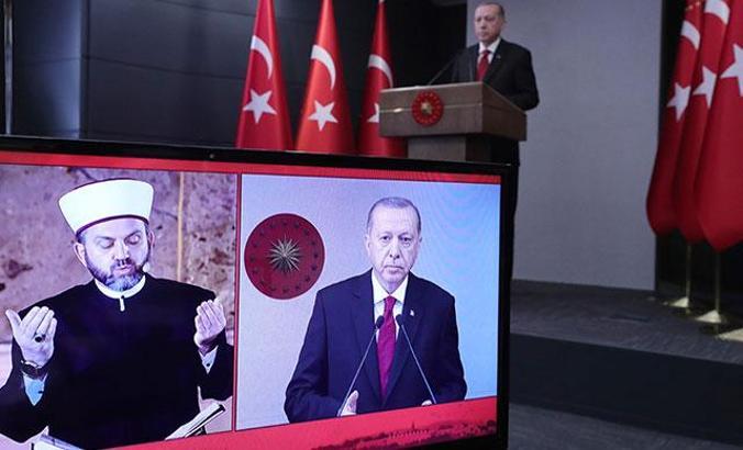 Ayasofya'da Fetih Suresi okundu