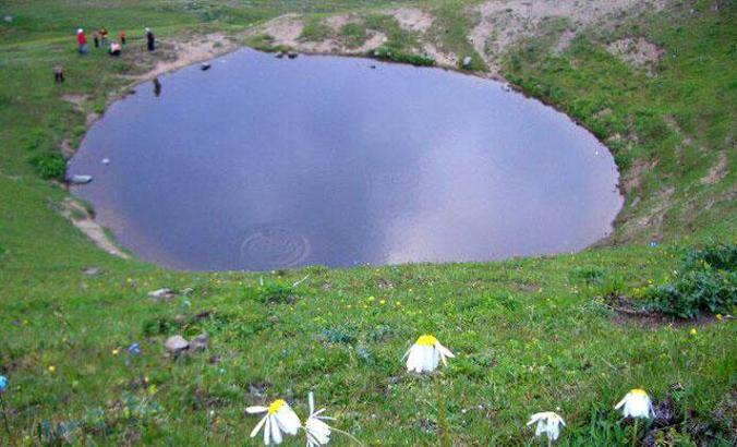 Gümüşhane'de, Dipsiz Göl karmaşası