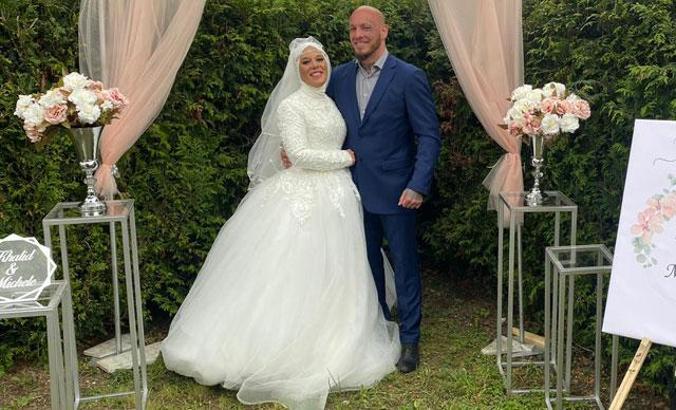 İslamı seçen Avusturyalı şampiyon dövüşçü Ott'un nişanlısı da Müslüman oldu