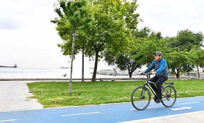 Vali Yerlikaya Dünya Bisiklet Günü'nde 23 kilometre pedal çevirdi