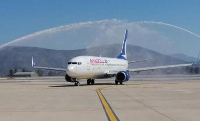 Milas-Bodrum Havalimanı'na inen ilk uçağa su takıyla karşılama