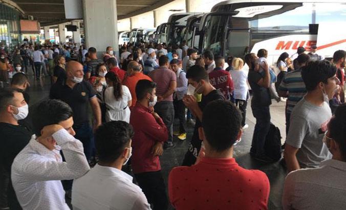 Davullu zurnalı asker uğurlamasında koronavirüs tedbirleri hiçe sayıldı