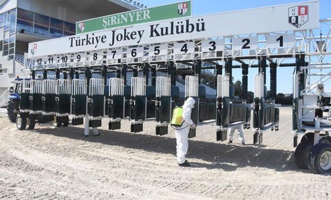 İzmir Şirinyer Hipodromu yarışlara hazır