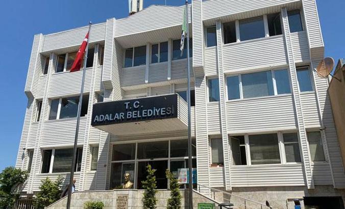 Evinin suyu kesilen kişi Adalar Belediyesi binasına ateş açtı