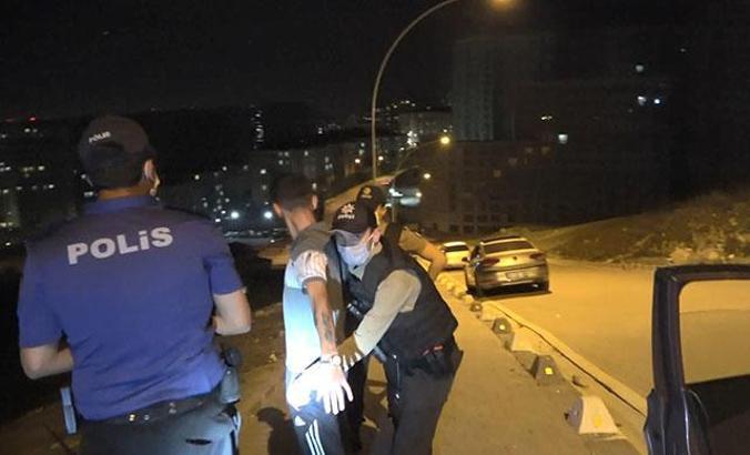 Esenyurt'ta yol kenarında nargile ve alkol içinlere ceza