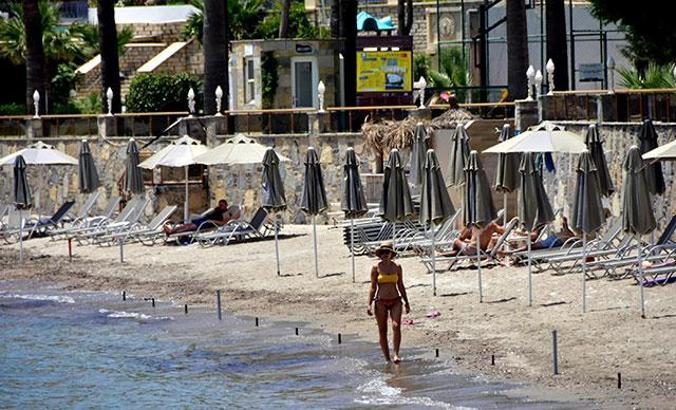 'Plajlara serilen kuvars tozu deniz çayırlarını yok ediyor'