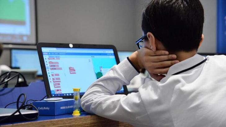 Minik eller kod yazıyor projesi ücretsiz online eğitimlere başlıyor