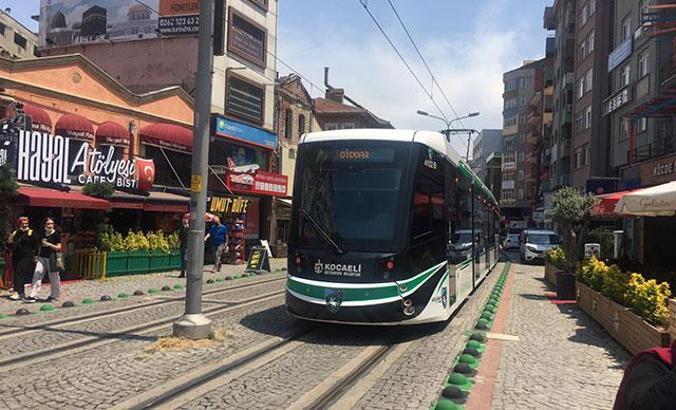 Kocaelispor'un renkleri tramvay ve yollara taşındı