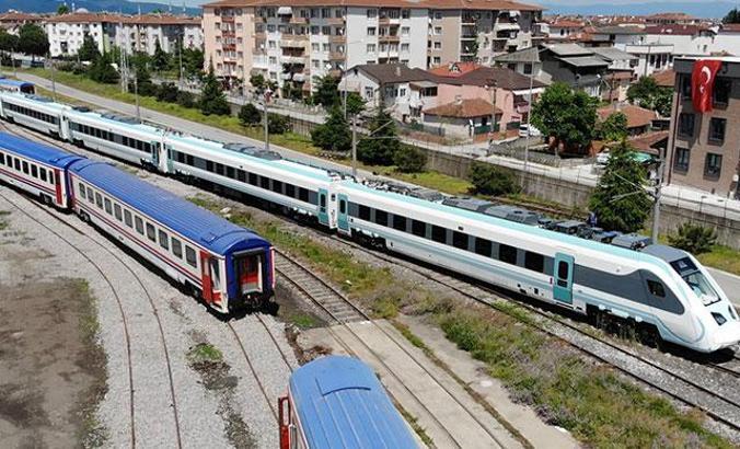 Bakan Karaismailoğlu: Milli elektrikli tren ile bu yıl yolcu taşımaya başlayacağız