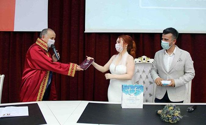 Bağcılar'da pandemi sonrası ilk nikah kıyıldı