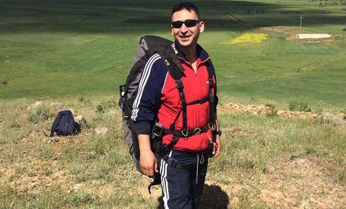 Paraşütle eğitim uçuşu yapan astsubay hayatını kaybetti
