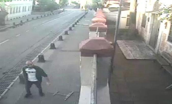 Kilisenin kapısındaki haçı söken şüpheli için 5 yıl 4 aya kadar ceza istendi