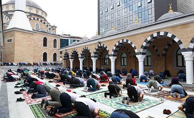 Cavat Yerlikaya Camii ibadete açıldı