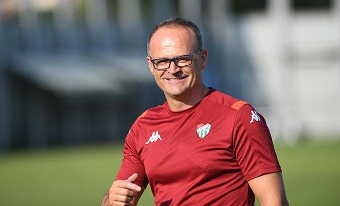 Bursaspor'un yeni teknik direktörü İrfan Buz: Biz kendimize bakacağız