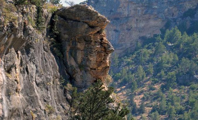 Donald Trump'a benzetilen dev kayaya yoğun ilgi