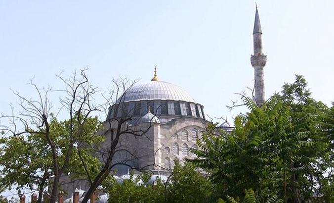 İstanbul'un iki yakasında aynı ismi taşıyan iki cami