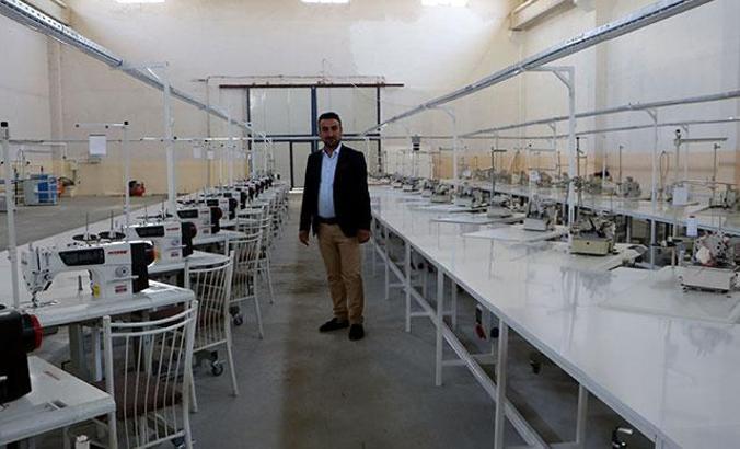 Memleketi Yüksekova'ya 350 kişinin istihdam edileceği tekstil atölyesi kurdu
