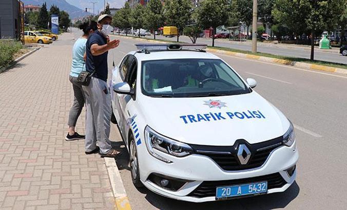 Otomobille sivil polis aracına çarpan Azeri kadın, 'Polis çağırmayın' dedi