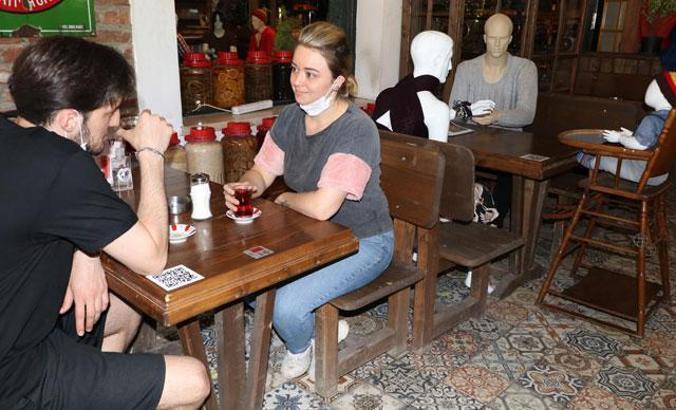 Eskişehir’de sosyal mesafe kuralına cansız mankenli çözüm