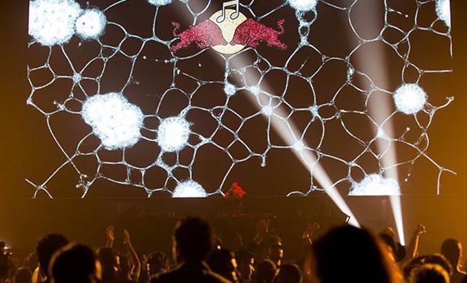 Rave müziğin doğuş öyküsü izleyiciyi zaman yolculuğuna çıkaracak