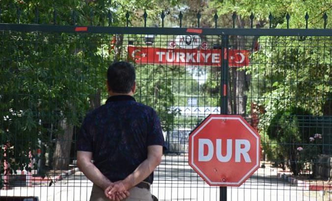 Yunanistan 1 Temmuz'da açılacağını duyurduğu sınır kapılarını açmadı