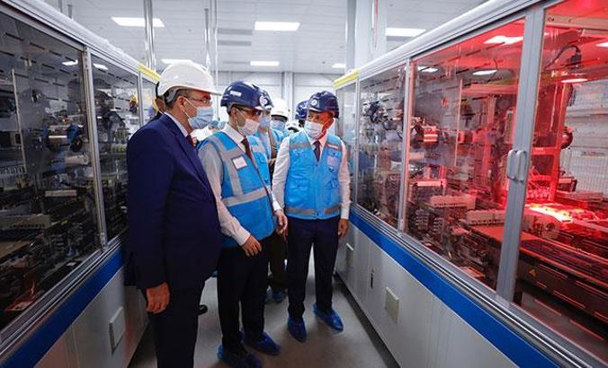 Bakan Dönmez: Dünyanın farklı yerlerinde 'Made In Türkiye' yazılı güneş panellerini göreceğiz