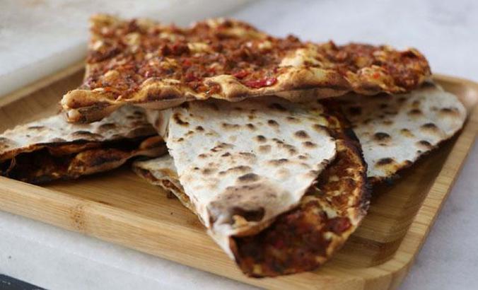 Lezzet kentleri anlaşamıyor: Lahmacun sarımsaklı mı olur soğanlı mı?