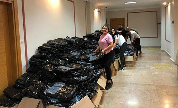 Üniversite, mezun öğrencilerine cüppe ve kep gönderdi