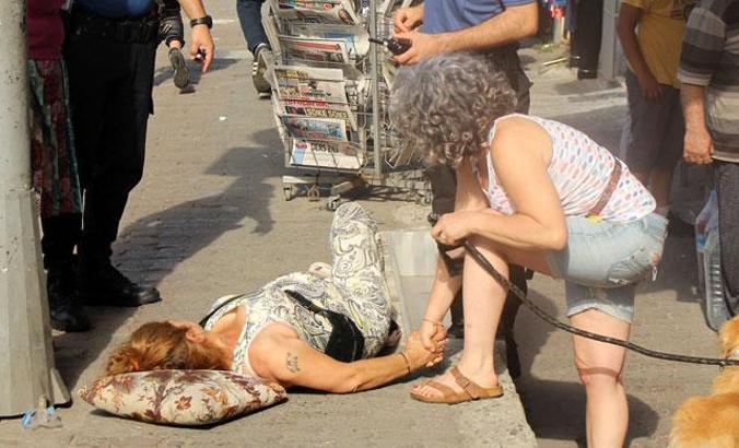 Beyoğlu İlçe Emniyet Müdürlüğü önünde kadına silahlı saldırı