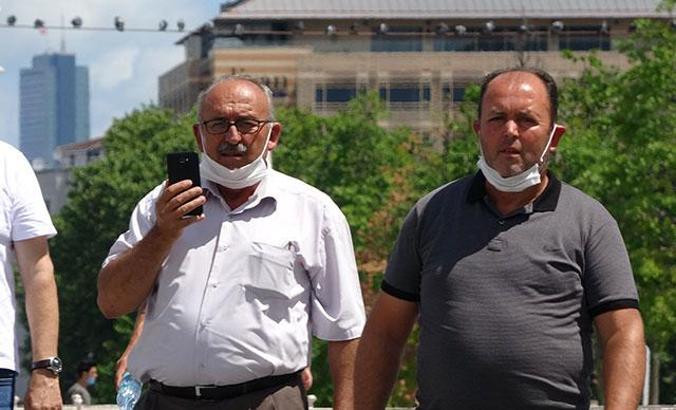 Taksim'de maskeler çeneye düştü