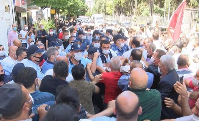 Bakırköy Belediyesi önünde arbede