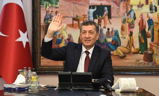 Bakan Selçuk, TÜBİTAK yarışmasında dereceye giren öğrencilerle buluştu