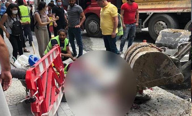 Bakırköy'de arıza yapan iş makinesinin kepçesi altında kalan işçi hayatını kaybetti
