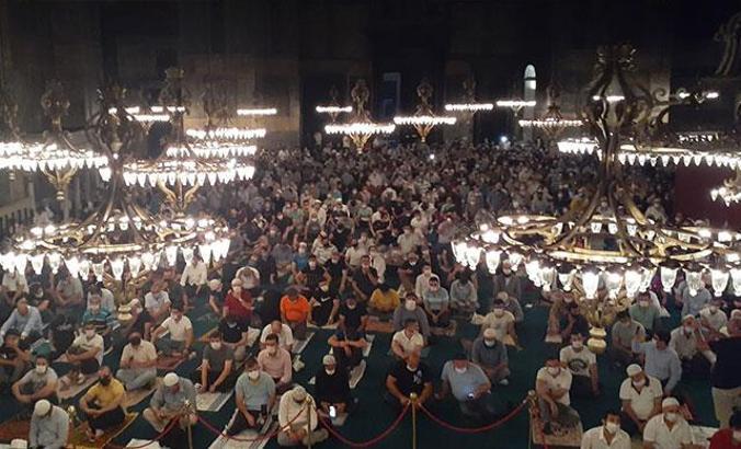 Ayasofya-i Kebir Cami-i Şerifi'nde sabah namazı yoğunluğu