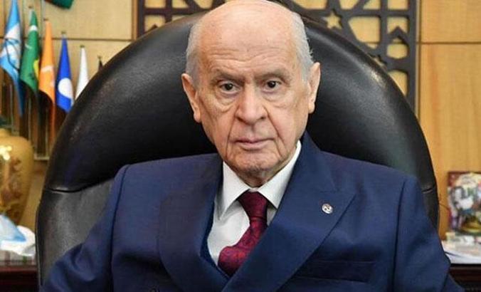Bahçeli'den, Yunanistan'da Türk bayrağının yakılmasına tepki