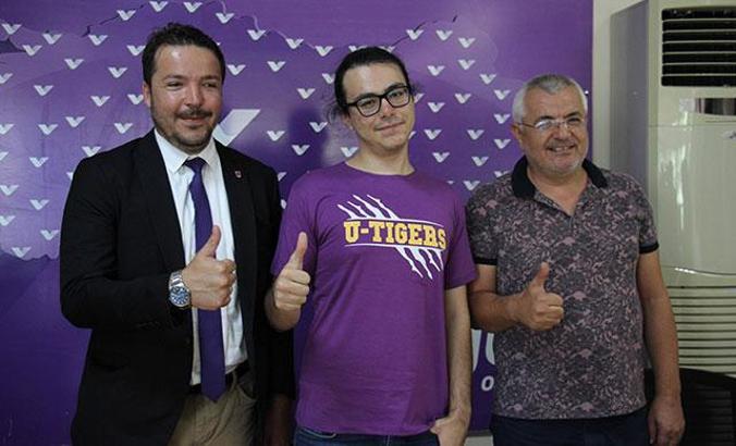 YKS birincisi çıkardı; öğrencilerinden dereceye girenler oldu