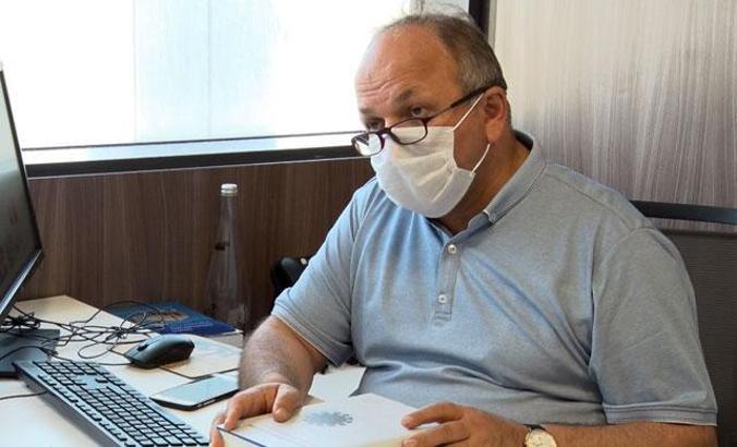Bilim Kurulu Üyesi Öztürk: Eldiven kullanımının faydası değil, zararı olur