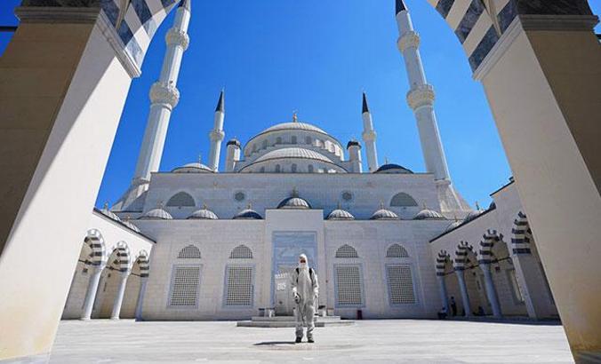 Başakşehir’de camilerde bayram temizliği