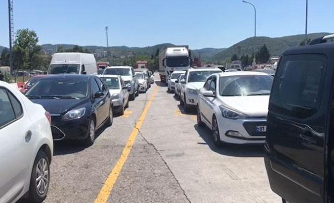 Topçular Feribot İskelesi'nde dönüş yoğunluğu