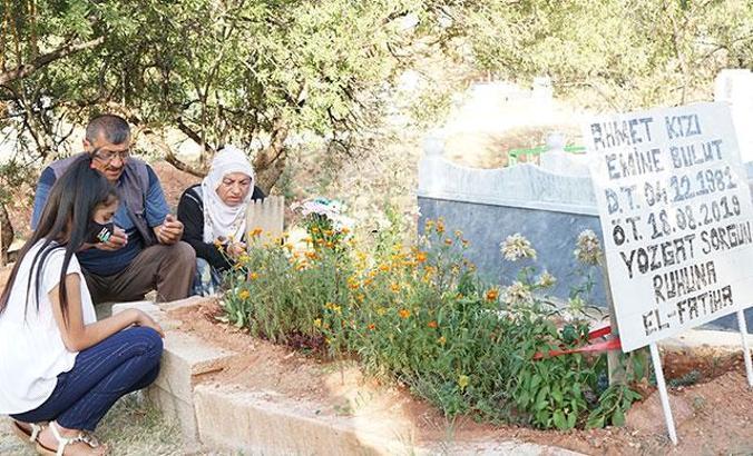 Emine Bulut, 1'inci ölüm yıl dönümünde mezarı başında anıldı