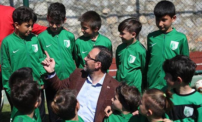 Bakan Kasapoğlu'ndan başarılı sporculara müjde
