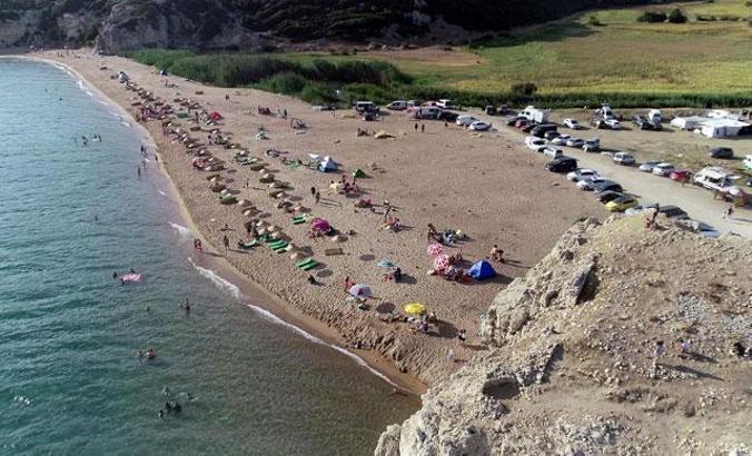 İtalyan koyu, tatilcilerin atıklarıyla çöplüğe döndü
