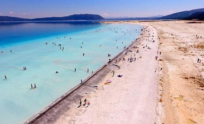 Burdur Valiliği: Salda Gölü'nde çamur banyosu yasaklandı